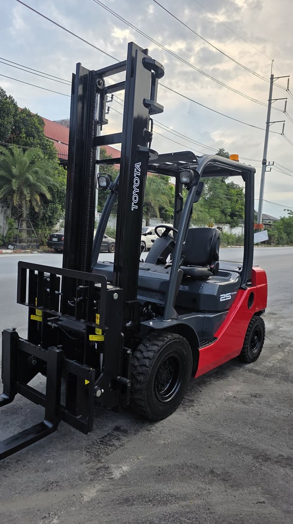 รถโฟล์คลิฟท์มือสอง TOYOTA 8FD25V40 MT