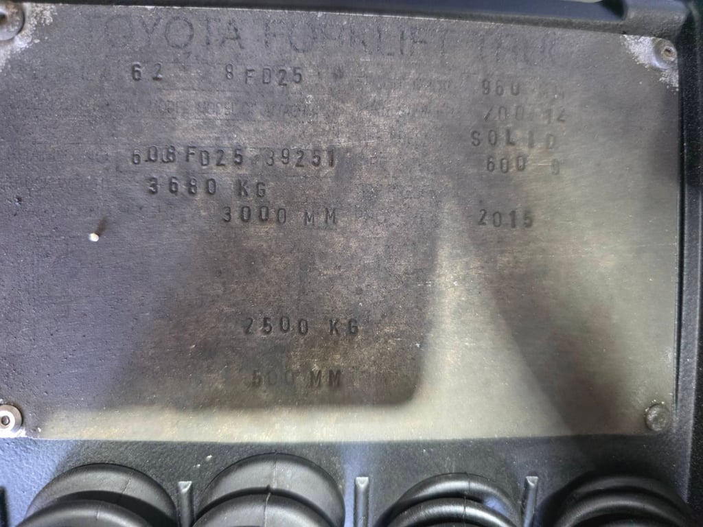 รถโฟล์คลิฟท์มือสอง TOYOTA 8FD25 AT With Hinge Fork and Side Shift