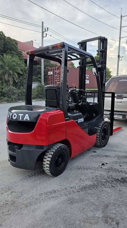 รถโฟล์คลิฟท์มือสอง TOYOTA 8FD25 รถโฟล์คลิฟท์มือสอง TOYOTA 8FD25