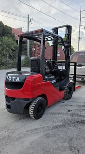 รถโฟล์คลิฟท์มือสอง TOYOTA 8FD25 รถโฟล์คลิฟท์มือสอง TOYOTA 8FD25