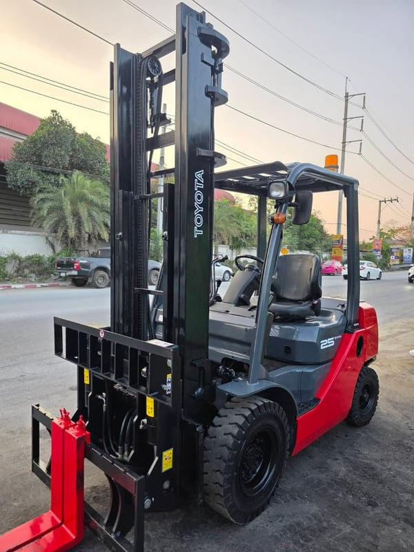 รถโฟล์คลิฟท์มือสอง TOYOTA 8FD25V60 MT - Hinge Fork