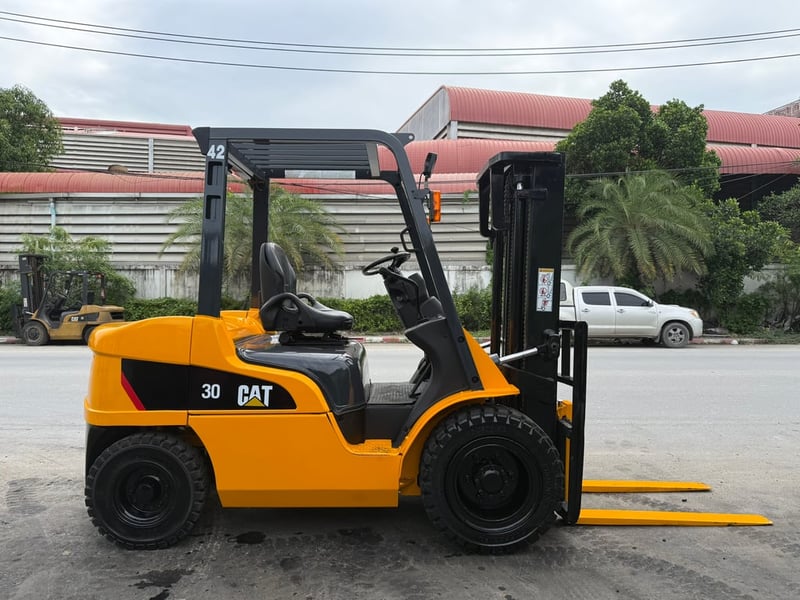 รถโฟล์คลิฟท์มือสอง CATERPILLAR DP30NT รถโฟล์คลิฟท์มือสอง CATERPILLAR DP30NT