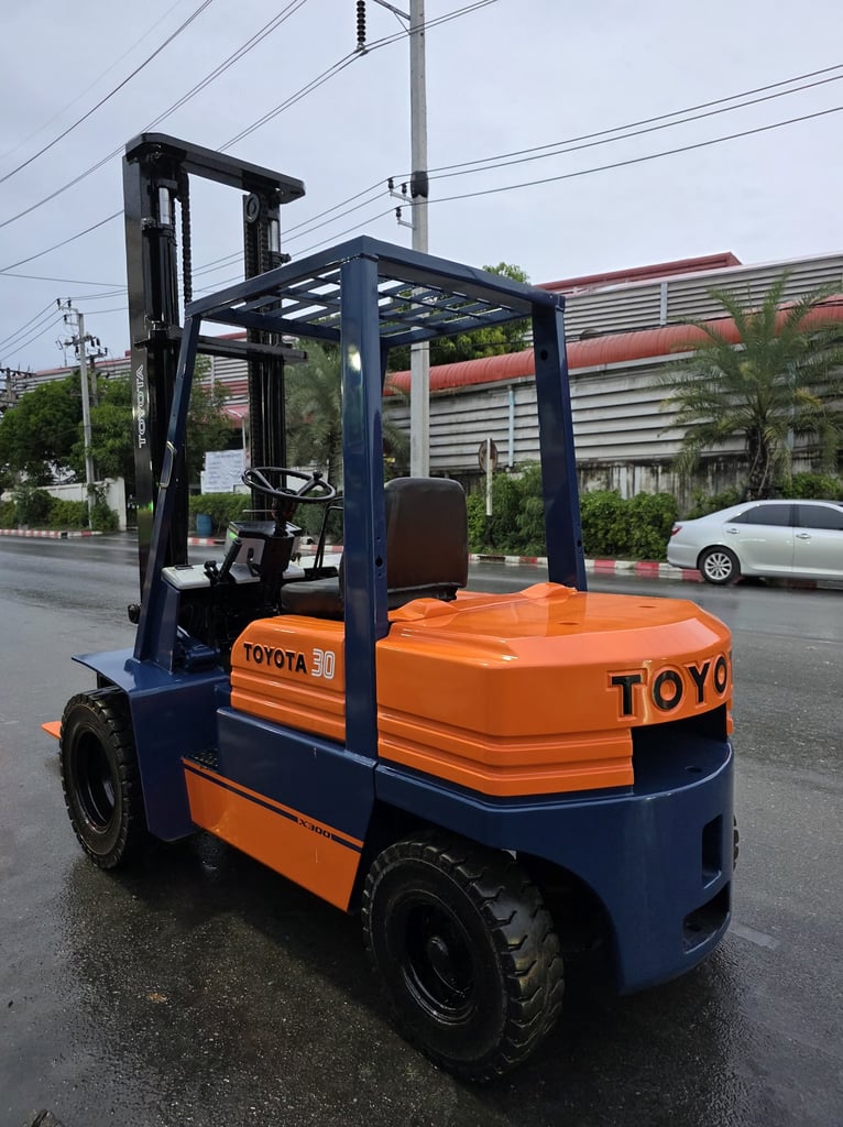 รถโฟล์คลิฟท์มือสอง TOYOTA 5FD28 รถโฟล์คลิฟท์มือสอง TOYOTA 5FD28