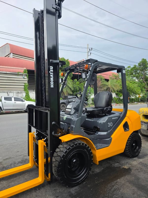 รถโฟล์คลิฟท์มือสอง KOMATSU FD30C-17 รถโฟล์คลิฟท์มือสอง KOMATSU FD30C-17