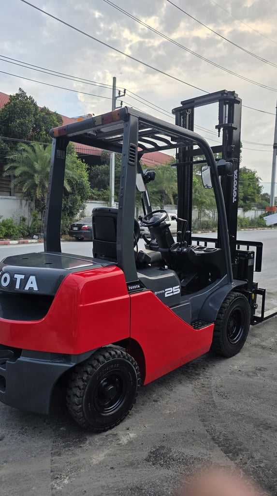 รถโฟล์คลิฟท์มือสอง TOYOTA 8FD25V40 MT