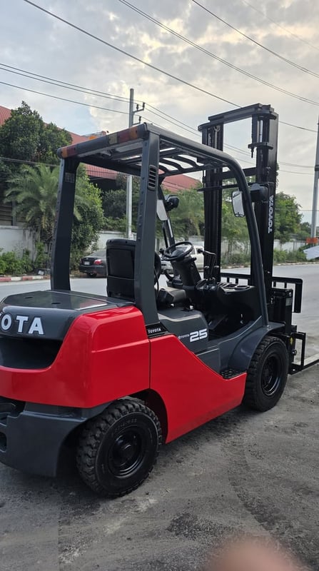 รถโฟล์คลิฟท์มือสอง TOYOTA 8FD25V40 MT