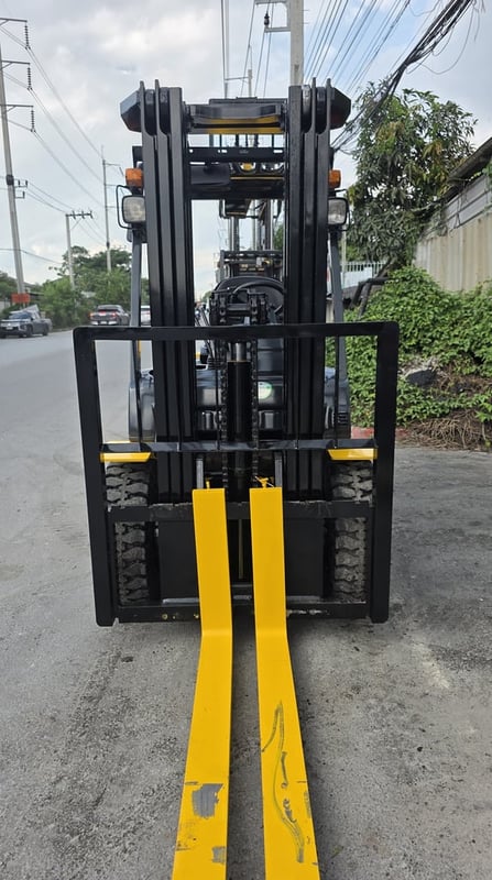 รถโฟล์คลิฟท์มือสอง KOMATSU FD30T-16 รถโฟล์คลิฟท์มือสอง KOMATSU FD30T-16