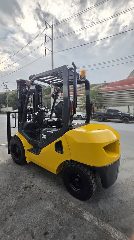 รถโฟล์คลิฟท์มือสอง KOMATSU FD30T-16 รถโฟล์คลิฟท์มือสอง KOMATSU FD30T-16
