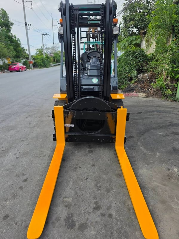 รถโฟล์คลิฟท์มือสอง KOMATSU FD30T-17 Rotator รถโฟล์คลิฟท์มือสอง KOMATSU FD30T-17 Rotator