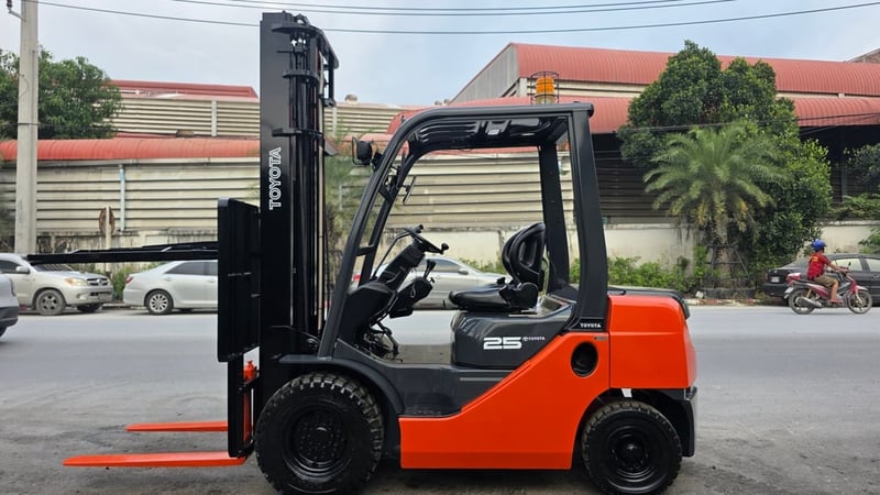 รถโฟล์คลิฟท์มือสอง TOYOTA 8FD25V40 MT