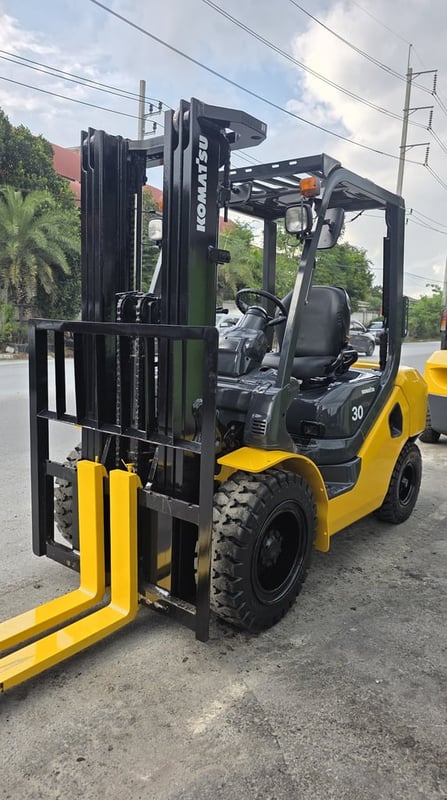 รถโฟล์คลิฟท์มือสอง KOMATSU FD30T-16 รถโฟล์คลิฟท์มือสอง KOMATSU FD30T-16