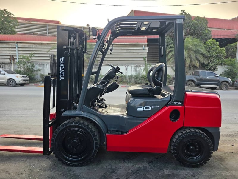 รถโฟล์คลิฟท์มือสอง TOYOTA 8FD30V30 MT