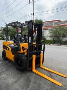 รถโฟล์คลิฟท์มือสอง CATERPILLAR DP30NT รถโฟล์คลิฟท์มือสอง CATERPILLAR DP30NT
