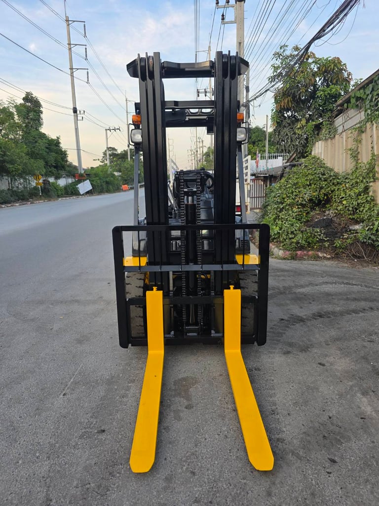 รถโฟล์คลิฟท์มือสอง KOMATSU FD25T-17 เสา 5 เมตร รถโฟล์คลิฟท์มือสอง KOMATSU FD25T-17 เสา 5 เมตร