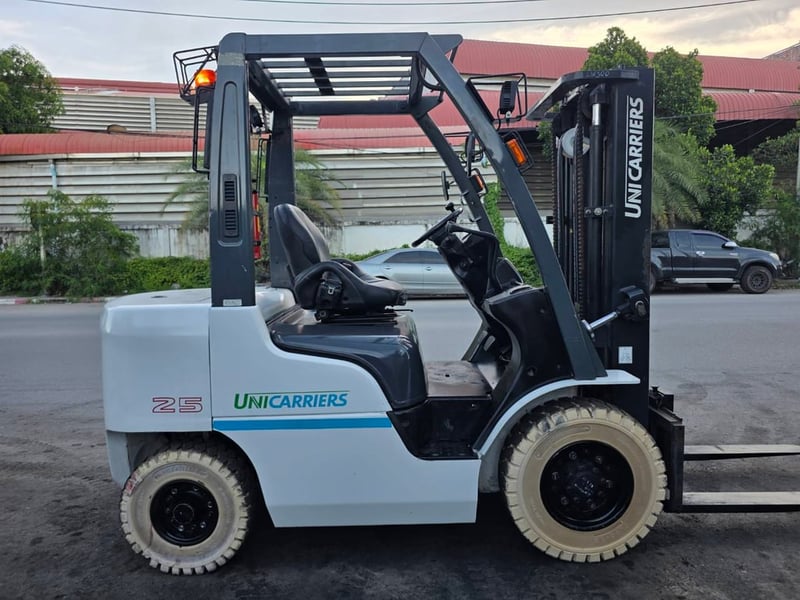 รถโฟล์คลิฟท์มือสอง UNICARRIERS Y1F2 