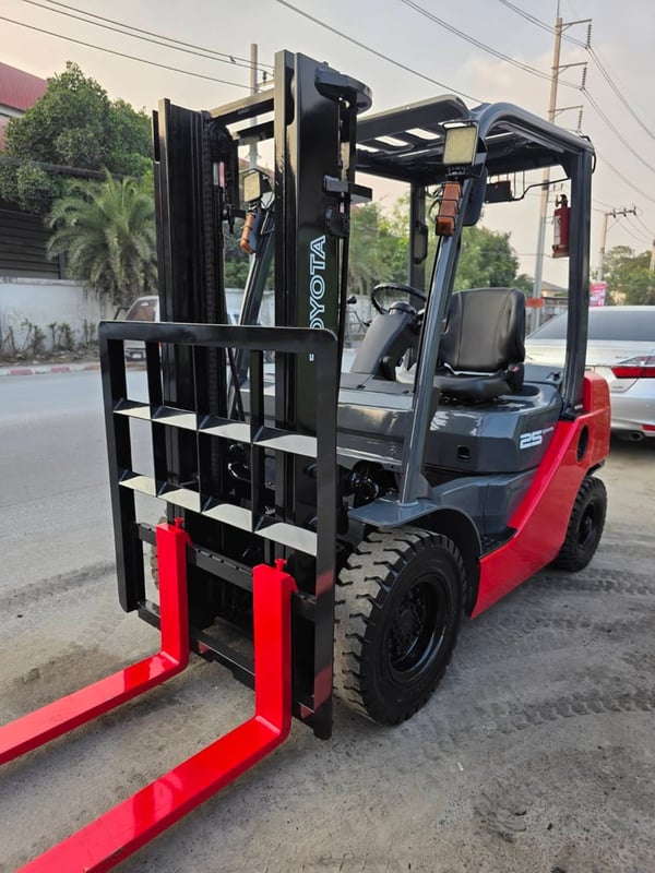 รถโฟล์คลิฟท์มือสอง TOYOTA 8FD25V30 AT - 12,xxx ชม.