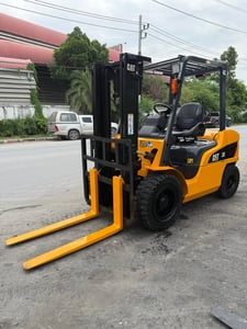 รถโฟล์คลิฟท์มือสอง CATERPILLAR DP30NT รถโฟล์คลิฟท์มือสอง CATERPILLAR DP30NT