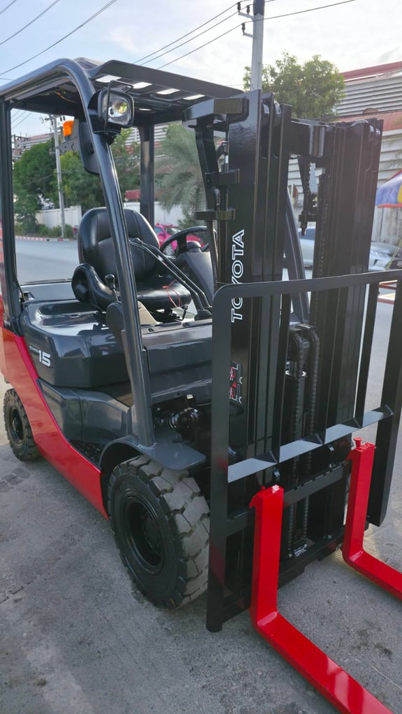 รถโฟล์คลิฟท์มือสอง TOYOTA 8FD15V40 MT รถโฟล์คลิฟท์มือสอง TOYOTA 8FD15V40 MT