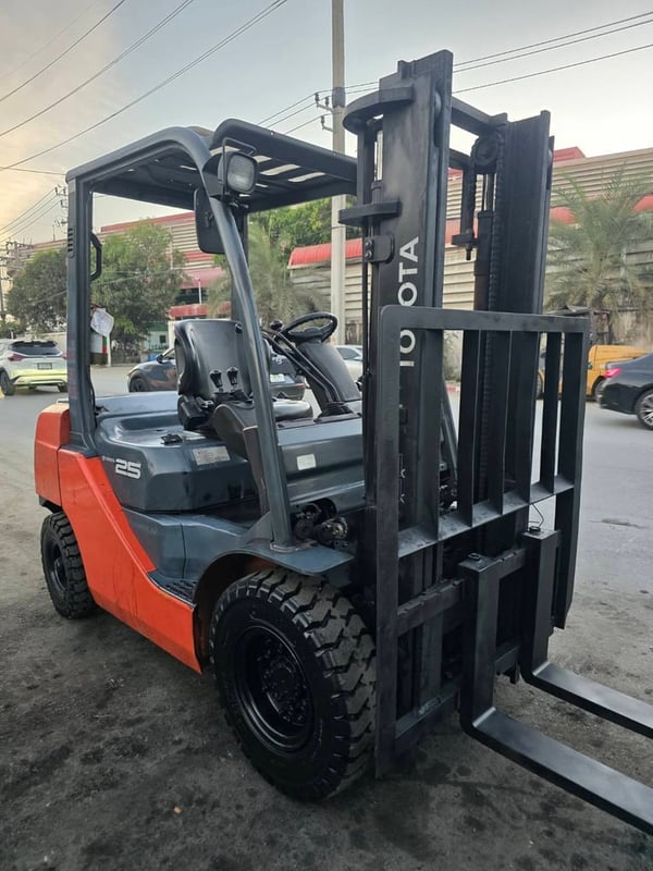 รถโฟล์คลิฟท์มือสอง TOYOTA 8FD25V30 MT