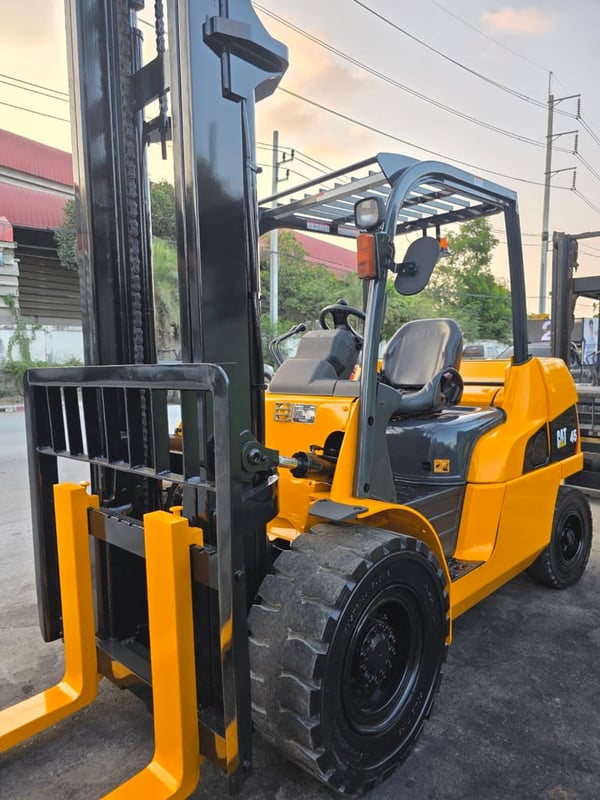 รถโฟล์คลิฟท์มือสอง CATERPILLAR DP45NT รถโฟล์คลิฟท์มือสอง CATERPILLAR DP45NT