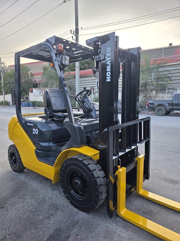 รถโฟล์คลิฟท์มือสอง KOMATSU FD20T-17 เสา 3 เมตร รถโฟล์คลิฟท์มือสอง KOMATSU FD20T-17 เสา 3 เมตร