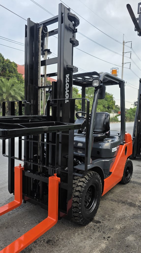 รถโฟล์คลิฟท์มือสอง TOYOTA 8FD25V40 MT