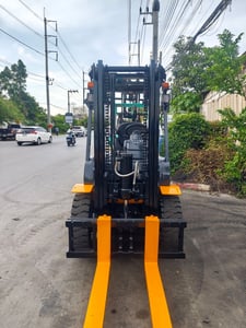 รถโฟล์คลิฟท์มือสอง KOMATSU FD30T-17 Hinge Fork รถโฟล์คลิฟท์มือสอง KOMATSU FD30T-17 Hinge Fork