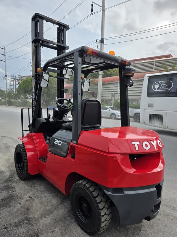รถโฟล์คลิฟท์มือสอง TOYOTA 7FD30