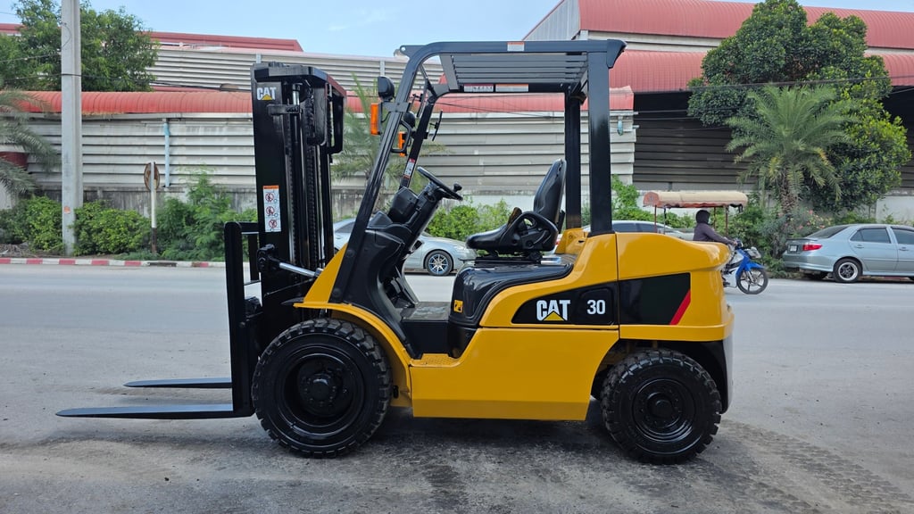รถโฟล์คลิฟท์มือสอง CAT DP30NT รถโฟล์คลิฟท์มือสอง CAT DP30NT