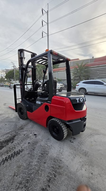 รถโฟล์คลิฟท์มือสอง TOYOTA 8FD25 รถโฟล์คลิฟท์มือสอง TOYOTA 8FD25
