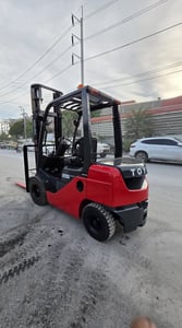 รถโฟล์คลิฟท์มือสอง TOYOTA 8FD25 รถโฟล์คลิฟท์มือสอง TOYOTA 8FD25