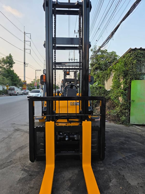 รถโฟล์คลิฟท์มือสอง CATERPILLAR DP45NT รถโฟล์คลิฟท์มือสอง CATERPILLAR DP45NT