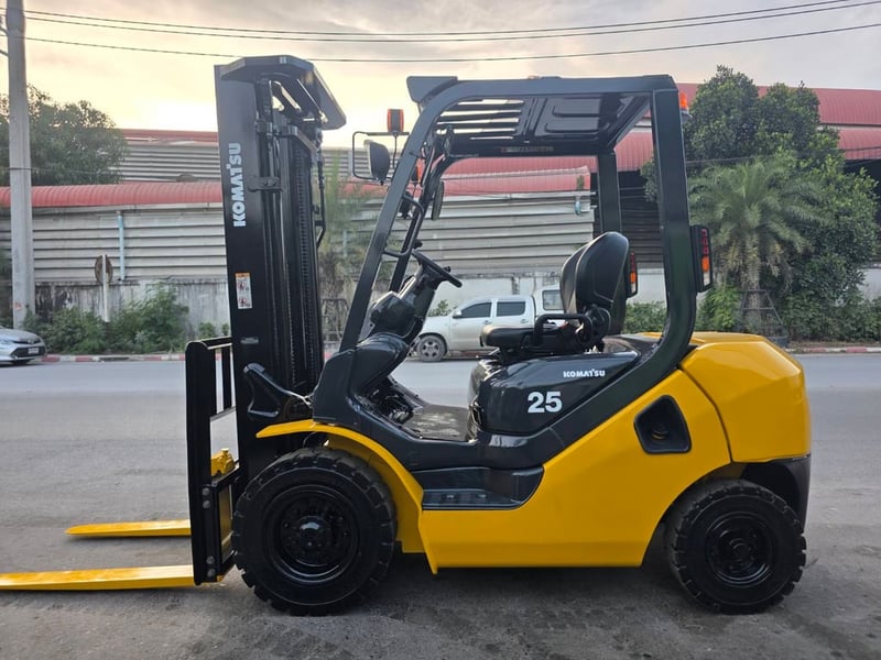 รถโฟล์คลิฟท์มือสอง KOMATSU FD25T-17 เสา 5 เมตร