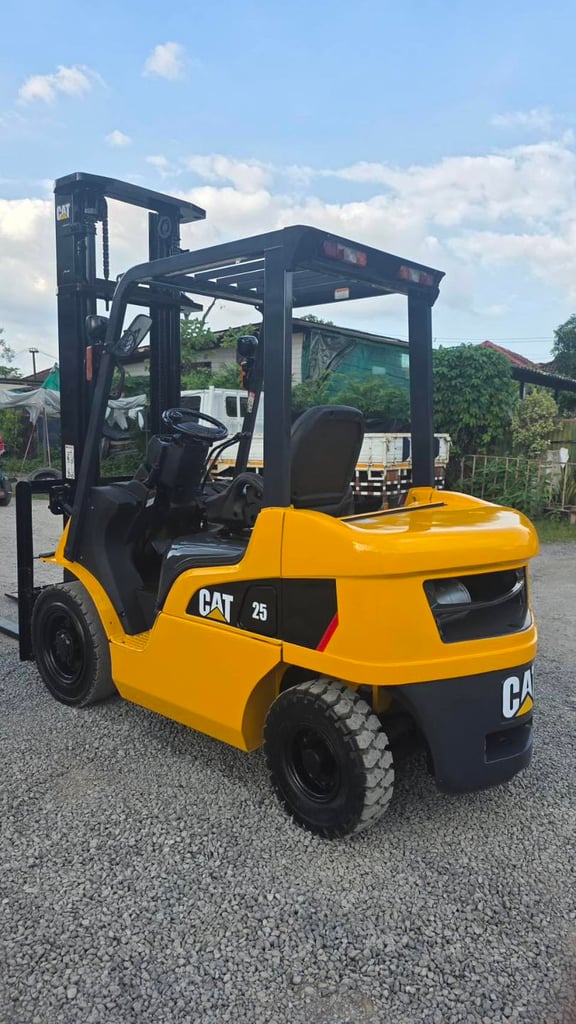 รถโฟล์คลิฟท์มือสอง CAT DP25NT รถโฟล์คลิฟท์มือสอง CAT DP25NT