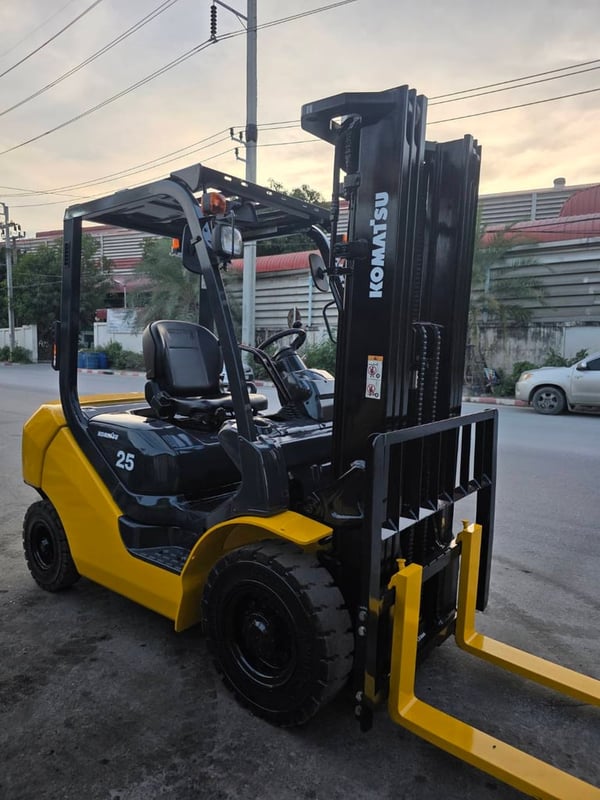 รถโฟล์คลิฟท์มือสอง KOMATSU FD25T-17 เสา 5 เมตร