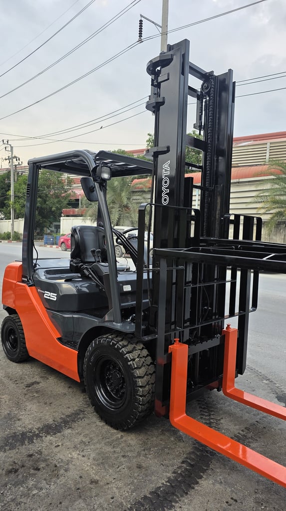 รถโฟล์คลิฟท์มือสอง TOYOTA 8FD25V40 MT