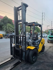 รถโฟล์คลิฟท์มือสอง KOMATSU FD30T-17 Dual Front Wheel รถโฟล์คลิฟท์มือสอง KOMATSU FD30T-17 Dual Front Wheel