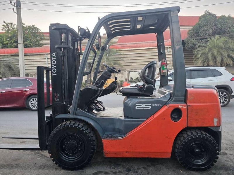 รถโฟล์คลิฟท์มือสอง TOYOTA 8FD25V30 MT