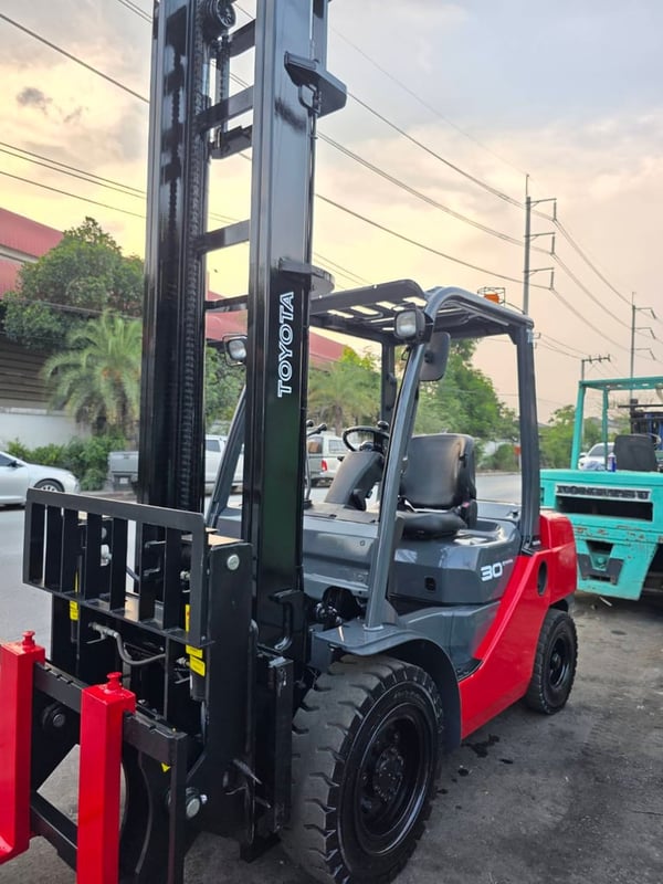 รถโฟล์คลิฟท์มือสอง TOYOTA 8FD30 AT - Hinge Fork รถโฟล์คลิฟท์มือสอง TOYOTA 8FD30 AT - Hinge Fork