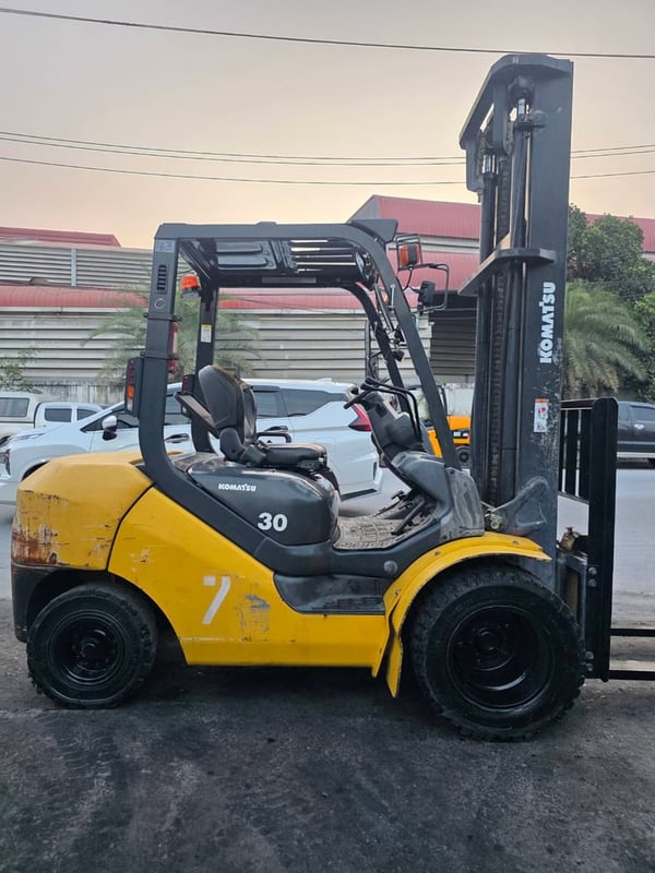รถโฟล์คลิฟท์มือสอง KOMATSU FD30T-17 Dual Front Wheel รถโฟล์คลิฟท์มือสอง KOMATSU FD30T-17 Dual Front Wheel
