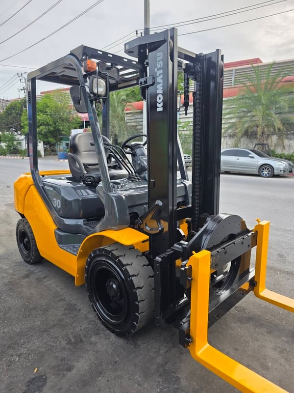 รถโฟล์คลิฟท์มือสอง KOMATSU FD30T-17 Rotator รถโฟล์คลิฟท์มือสอง KOMATSU FD30T-17 Rotator