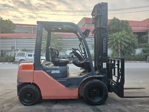 รถโฟล์คลิฟท์มือสอง TOYOTA 8FD25V40 MT