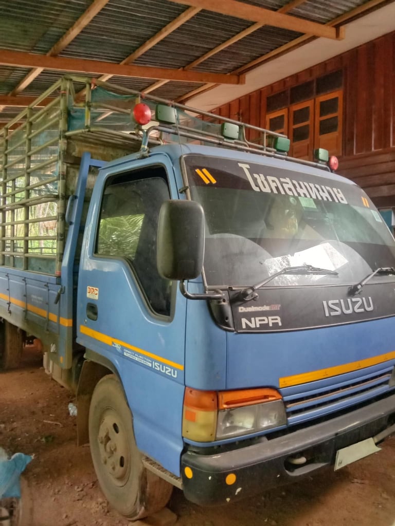 ISUZU NPR 135แรงม้า รถบรรทุก 6ล้อ กระบะคอกสูง ปี2013 เลขไมล์น้อยกว่า 500,000 กม. ISUZU NPR 135แรงม้า รถบรรทุก 6ล้อ กระบะคอกสูง ปี2013 เลขไมล์น้อยกว่า 500,000 กม.