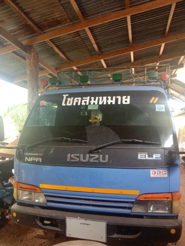 ISUZU NPR 135แรงม้า รถบรรทุก 6ล้อ กระบะคอกสูง ปี2013 เลขไมล์น้อยกว่า 500,000 กม.