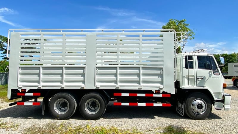 10 ล้อล่อง เพลาเดียว  ISUZU ROCKY FVM 195 แรงม้า ปี 2539