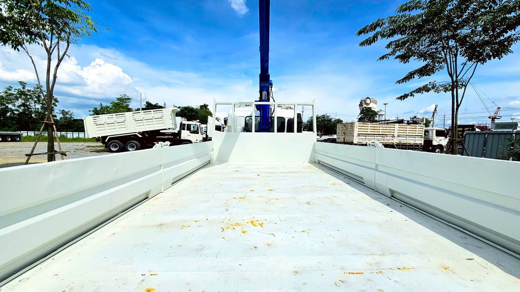 6 ล้อติดเครน HINO FC4J 150 แรงม้า ปี 2547