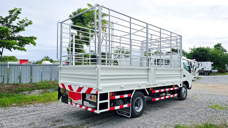 6 ล้อคอก HINO XZU 136 แรงม้า ปี 2553