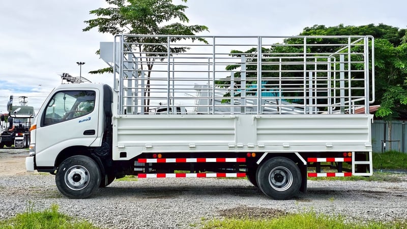 6 ล้อคอก HINO XZU 136 แรงม้า ปี 2553