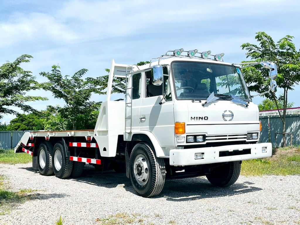 10 ล้อ ท้ายลาด HINO F18 180 แรงม้า 10 ล้อ ท้ายลาด HINO F18 180 แรงม้า