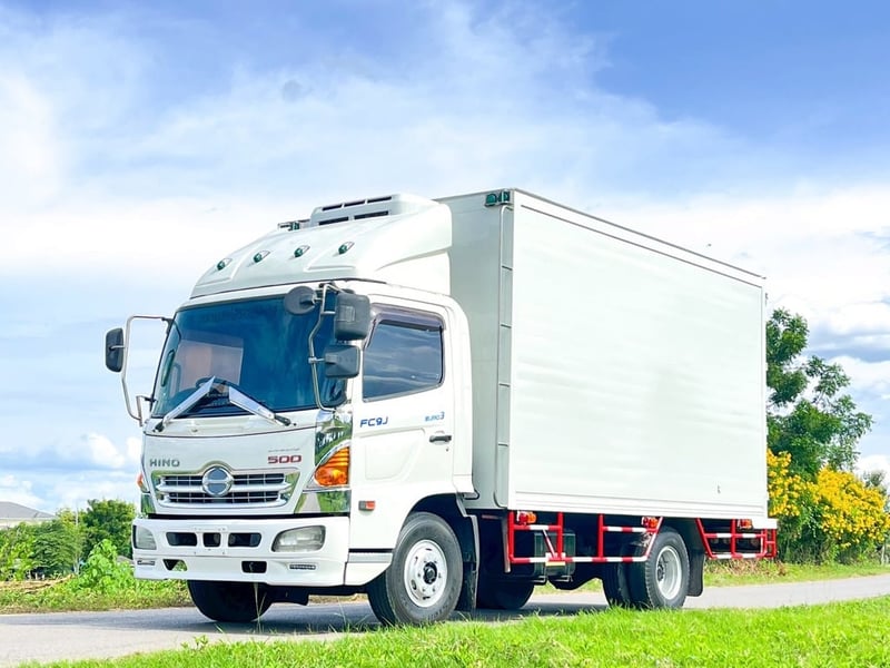 HINO FC 175แรงม้า รถบรรทุก 6ล้อ ตู้เย็น ปี2017